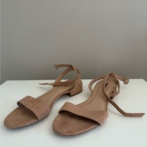 Chic Tan Women's Sandals